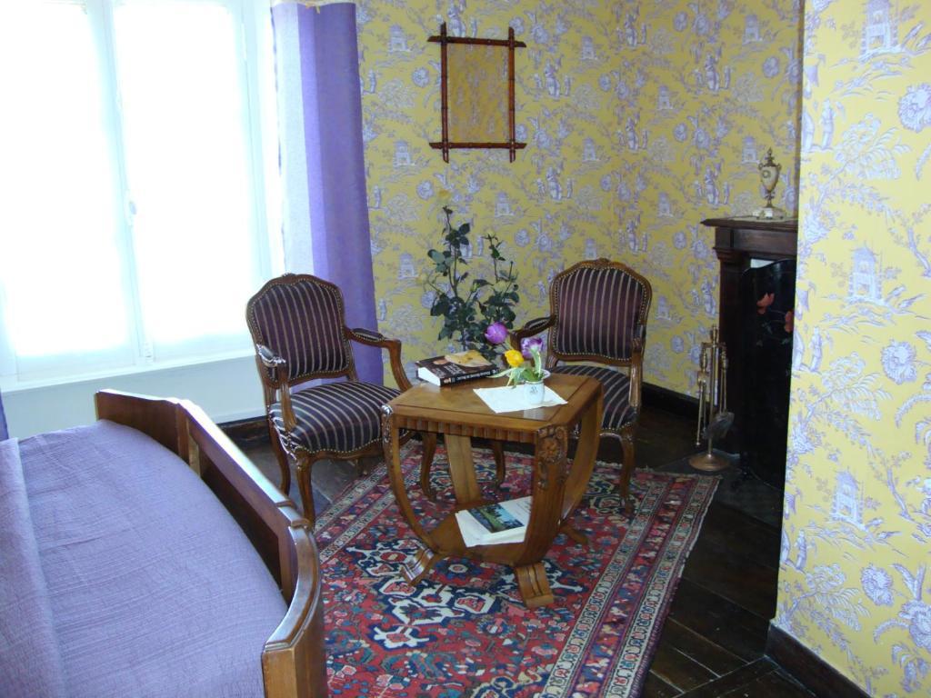 Bed and Breakfast Domaine De La Dame De Lauriere Solignac Номер фото