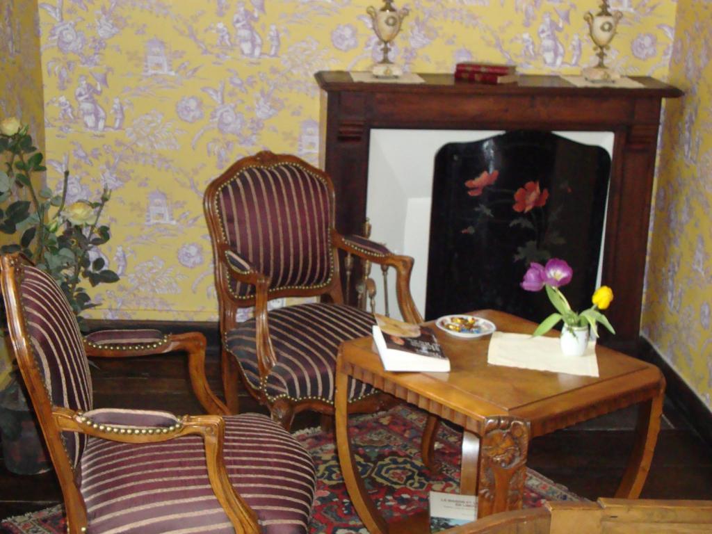 Bed and Breakfast Domaine De La Dame De Lauriere Solignac Номер фото